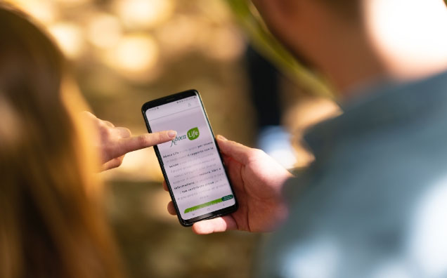 Cellulare con schermata dell'App Aboca Life
